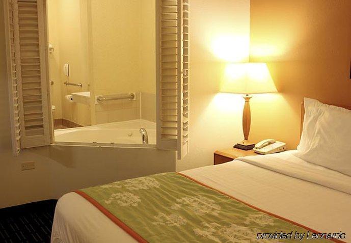 Fairfield Inn And Suites By Marriott Chicago St. Charles Saint Charles Room photo