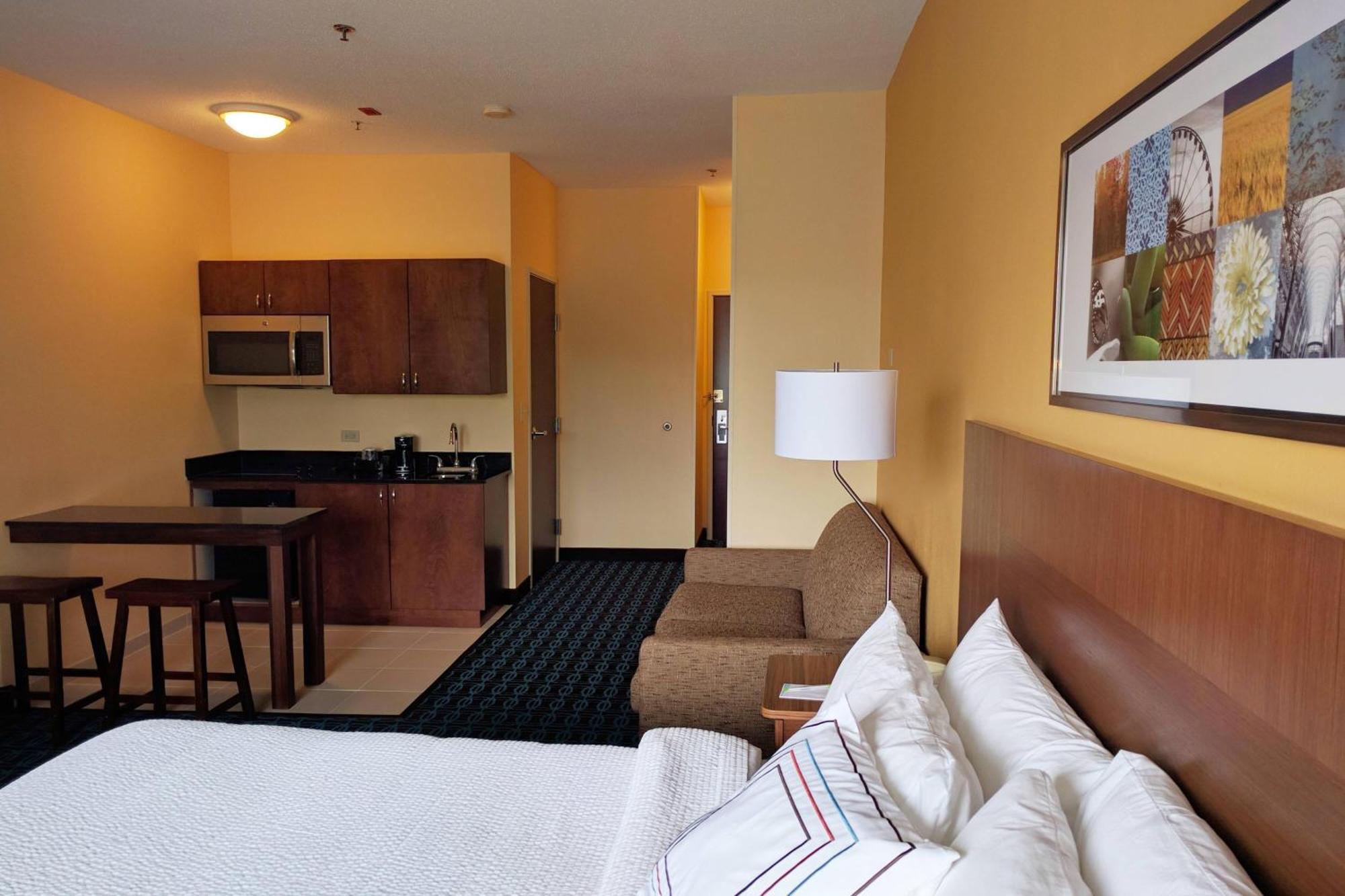 Fairfield Inn And Suites By Marriott Chicago St. Charles Saint Charles Exterior photo