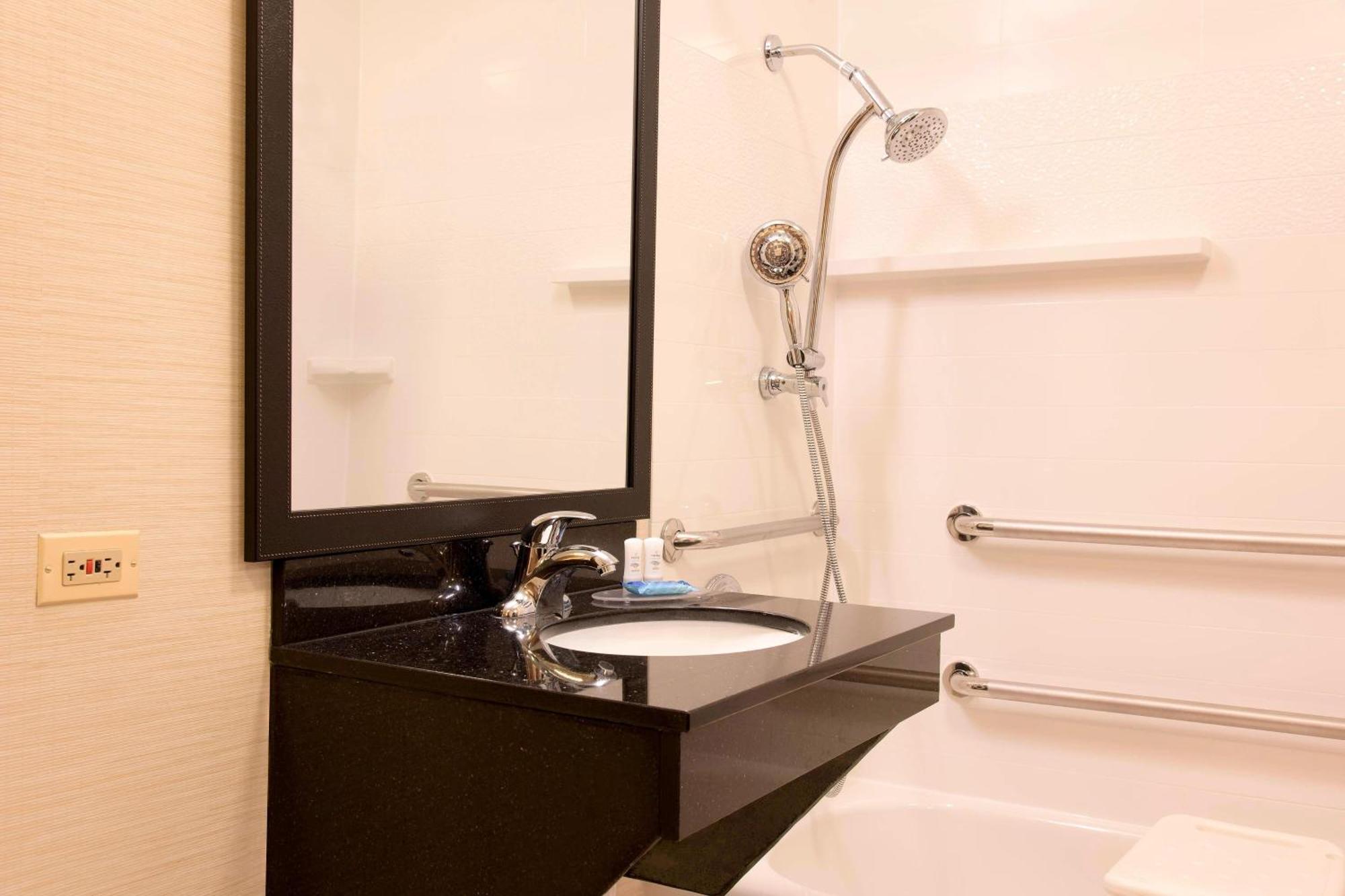 Fairfield Inn And Suites By Marriott Chicago St. Charles Saint Charles Exterior photo